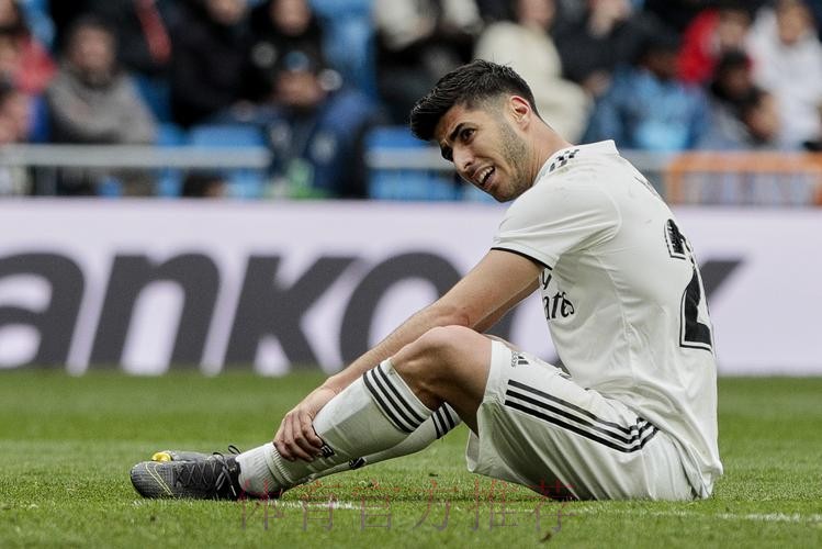 阿森西奥从未考虑巴萨 曾手指皇马队徽表达想法 阿森西奥从未考虑巴萨 曾手指皇马队徽表达想法